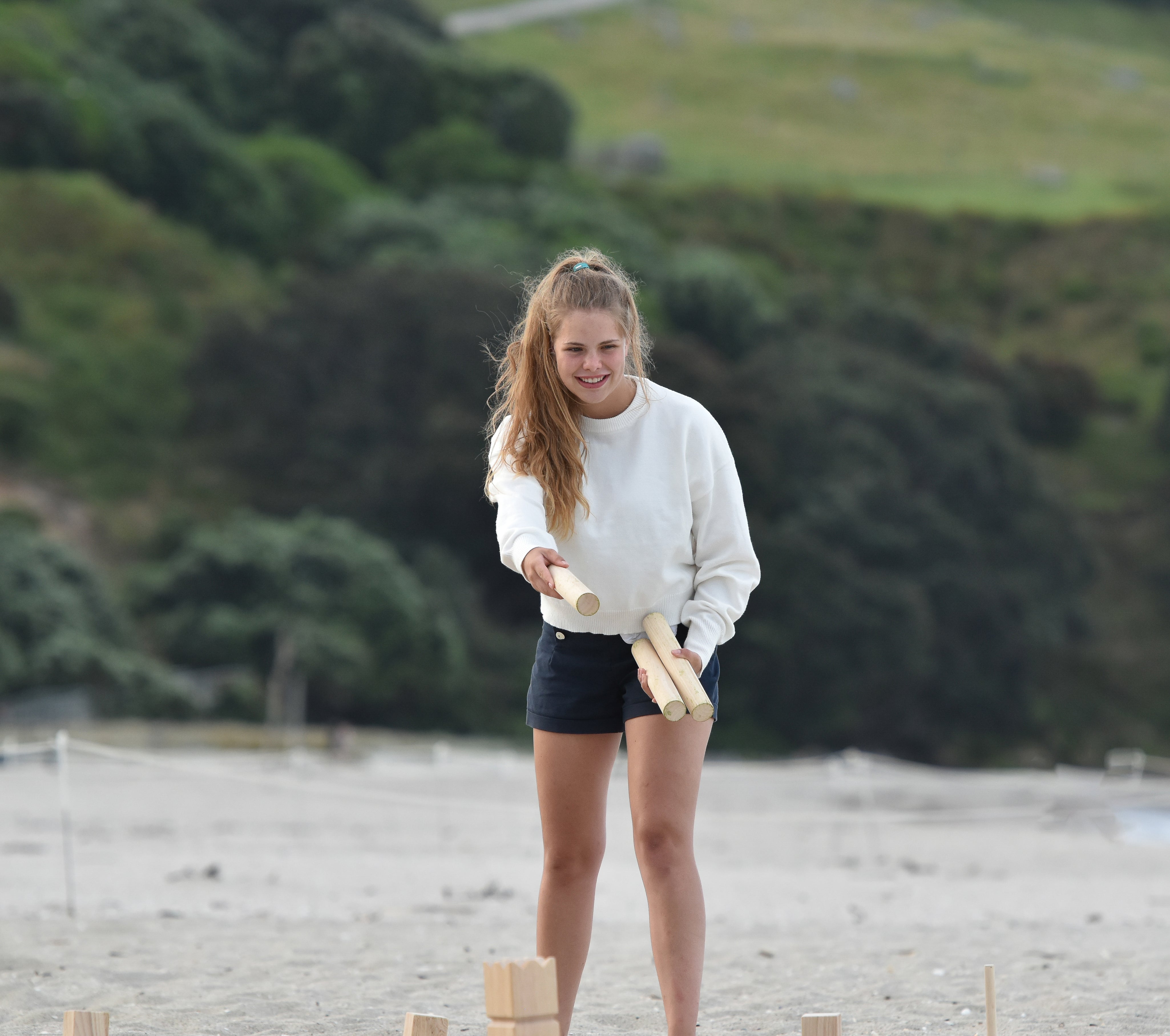 Kubbs-Girl-Beach-2.jpg