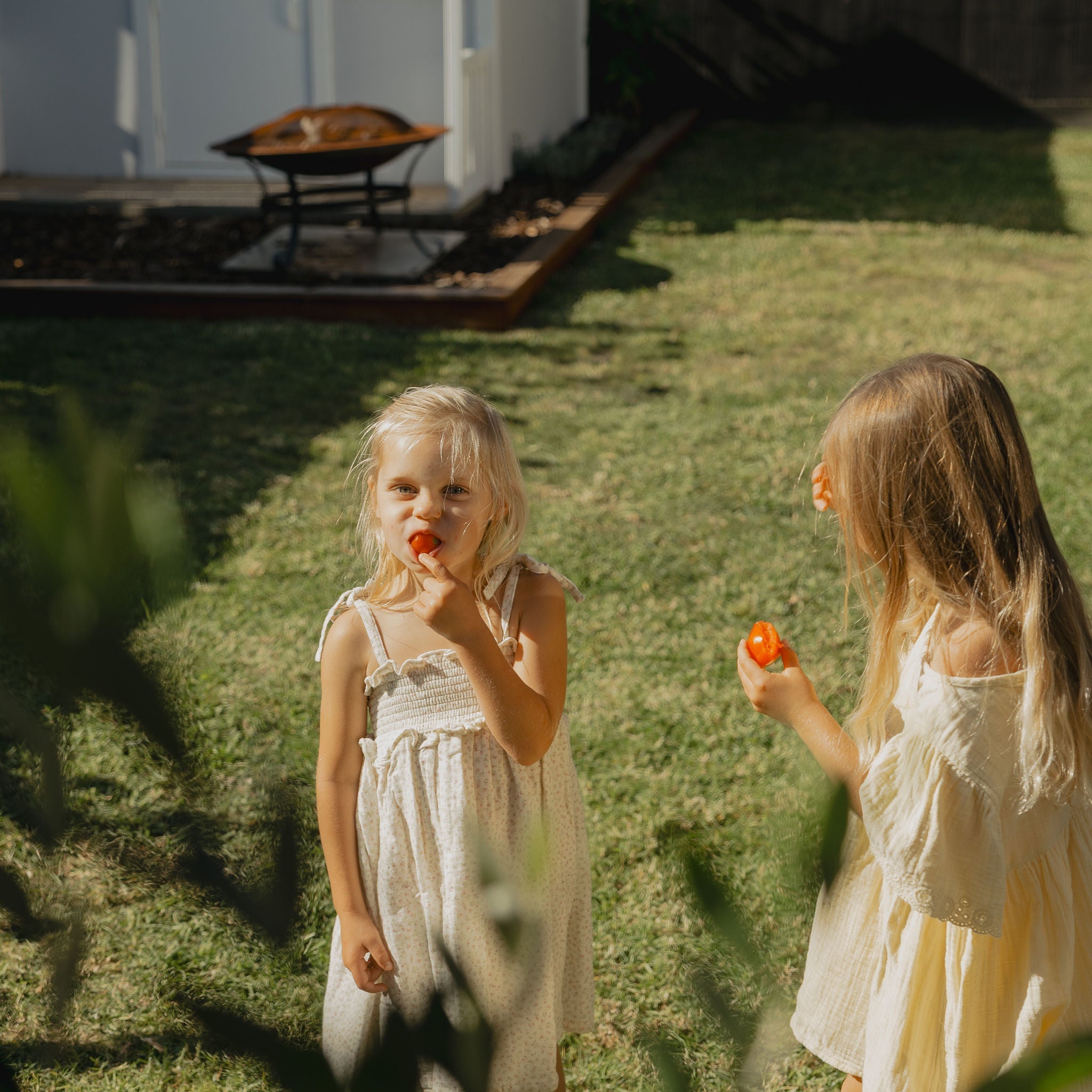 kids eating in the backyard